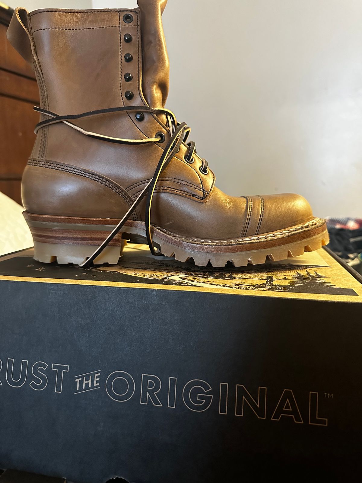 Photo by ToesOverHoes203 on October 10, 2024 of the White's Bounty Hunter in Horween Natural Chromexcel.