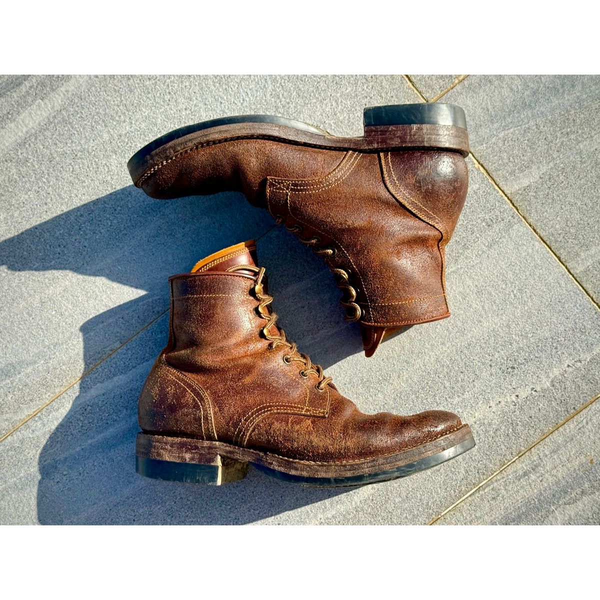 Photo by wwhmusic on January 4, 2026 of the Fortis Boots Strider in Indonesian Brown Waxed Flesh.