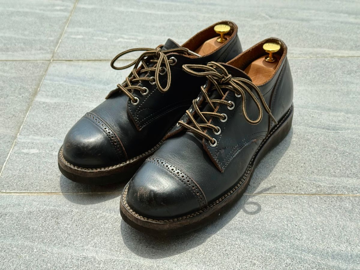 Photo by wwhmusic on November 15, 2024 of the Wan Er Service Shoes in Horween Black Chromexcel.