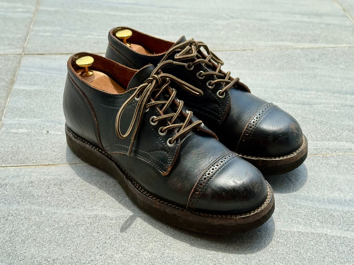 Photo by wwhmusic on November 15, 2024 of the Wan Er Service Shoes in Horween Black Chromexcel.