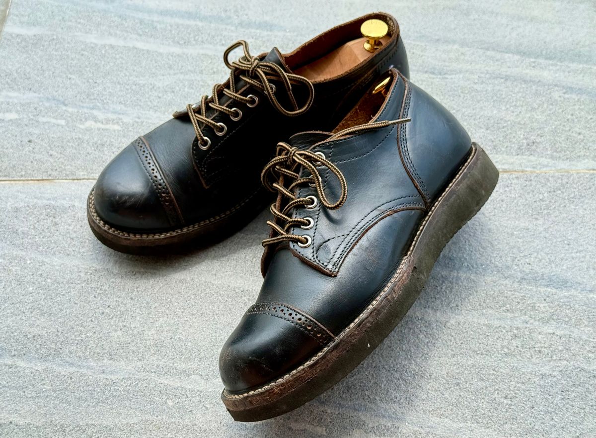 Photo by wwhmusic on November 15, 2024 of the Wan Er Service Shoes in Horween Black Chromexcel.