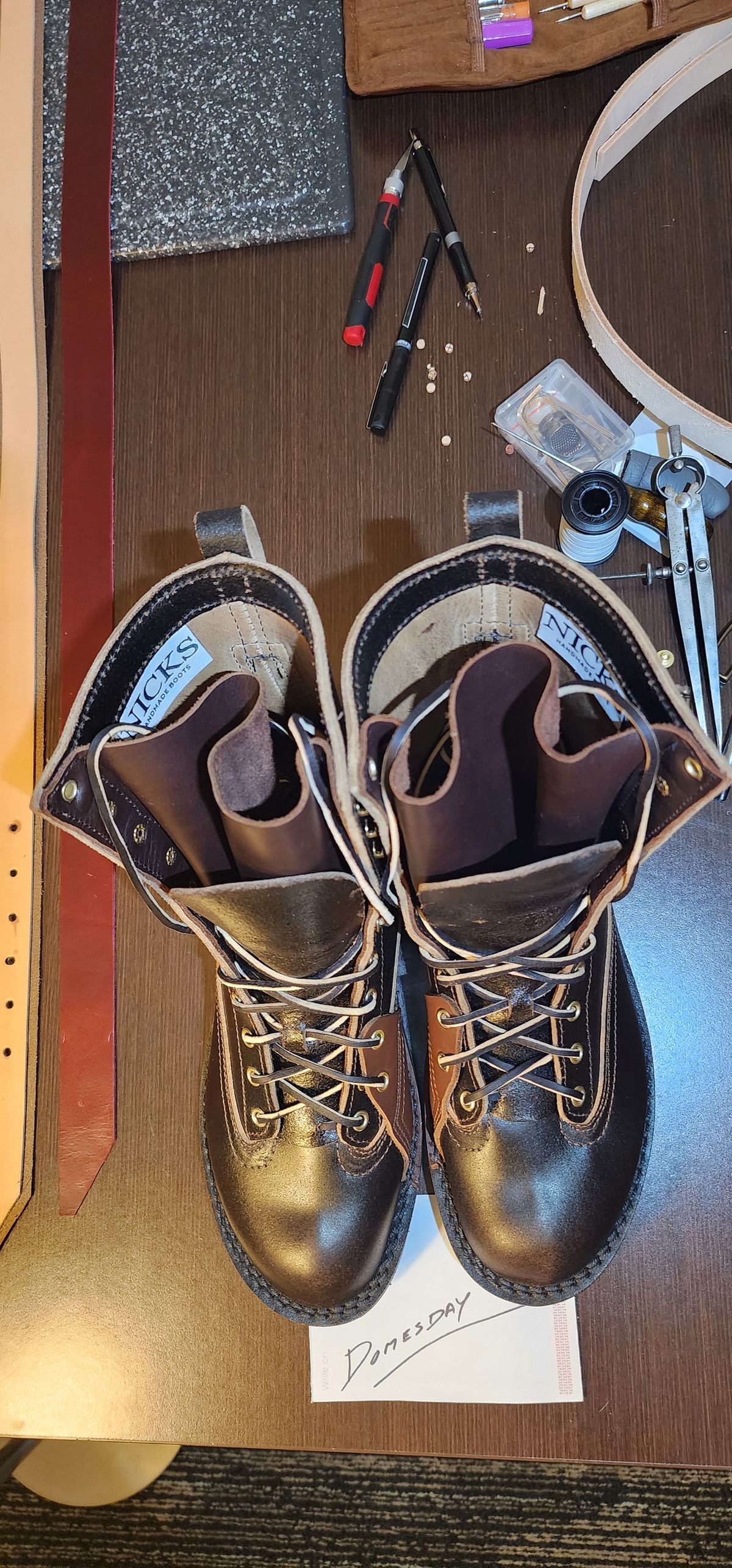 Photo by ProletariatPrince on October 1, 2024 of the Nicks x Rose Anvil ND3 in Horween Brown Waxed Flesh.