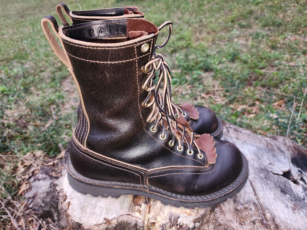 Photo by ProletariatPrince on November 10, 2024 of the Nicks x Rose Anvil ND3 in Horween Brown Waxed Flesh.