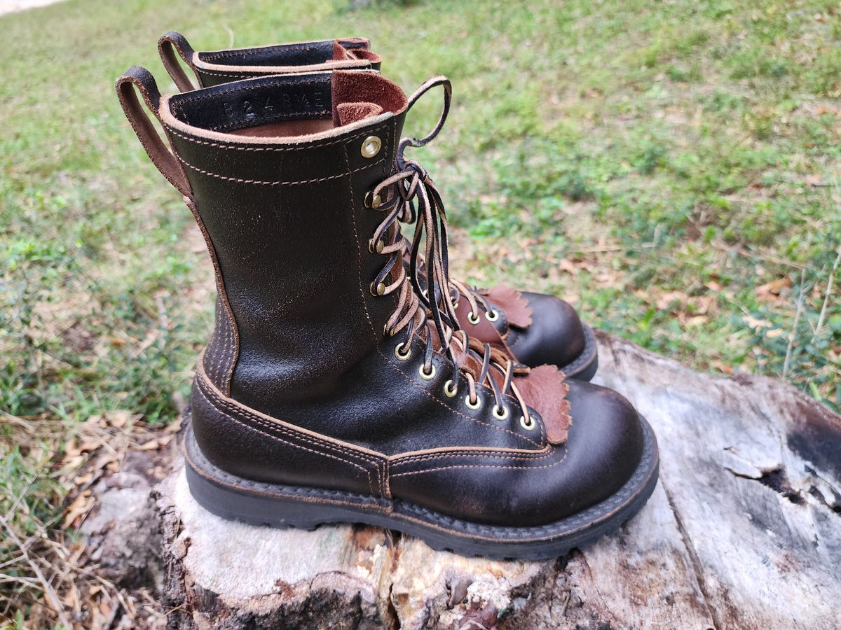 Photo by ProletariatPrince on November 10, 2024 of the Nicks x Rose Anvil ND3 in Horween Brown Waxed Flesh.