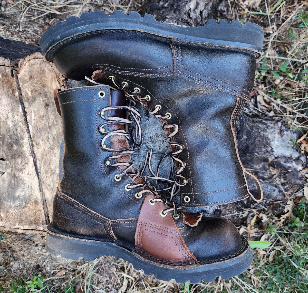 Photo by ProletariatPrince on November 30, 2024 of the Nicks x Rose Anvil ND3 in Horween Brown Waxed Flesh.