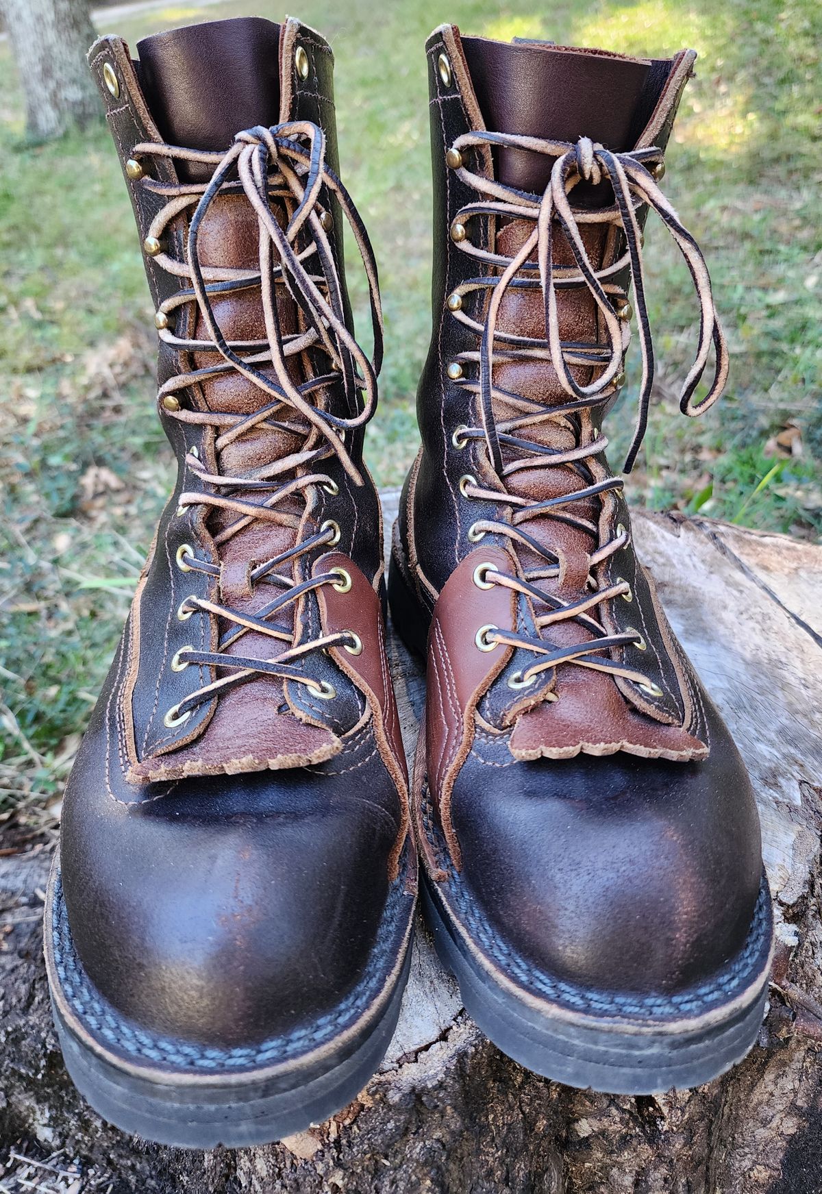 Photo by ProletariatPrince on November 30, 2024 of the Nicks x Rose Anvil ND3 in Horween Brown Waxed Flesh.