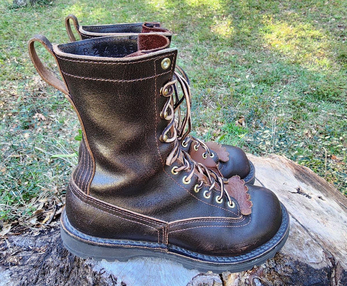 Photo by ProletariatPrince on November 30, 2024 of the Nicks x Rose Anvil ND3 in Horween Brown Waxed Flesh.