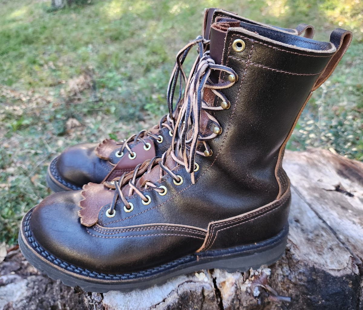 Photo by ProletariatPrince on November 30, 2024 of the Nicks x Rose Anvil ND3 in Horween Brown Waxed Flesh.