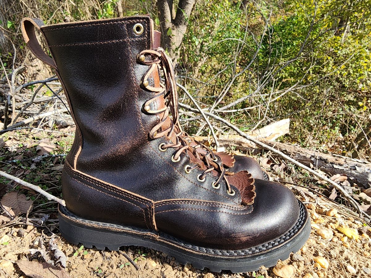 Photo by ProletariatPrince on December 5, 2024 of the Nicks x Rose Anvil ND3 in Horween Brown Waxed Flesh.