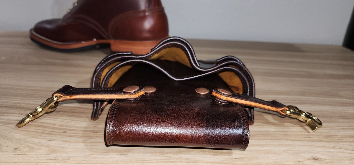 Photo by ProletariatPrince on September 30, 2025 of the Hubble Creek Boots Convertible Tool Pouch V2 in Mahogany Overdyed Utility.