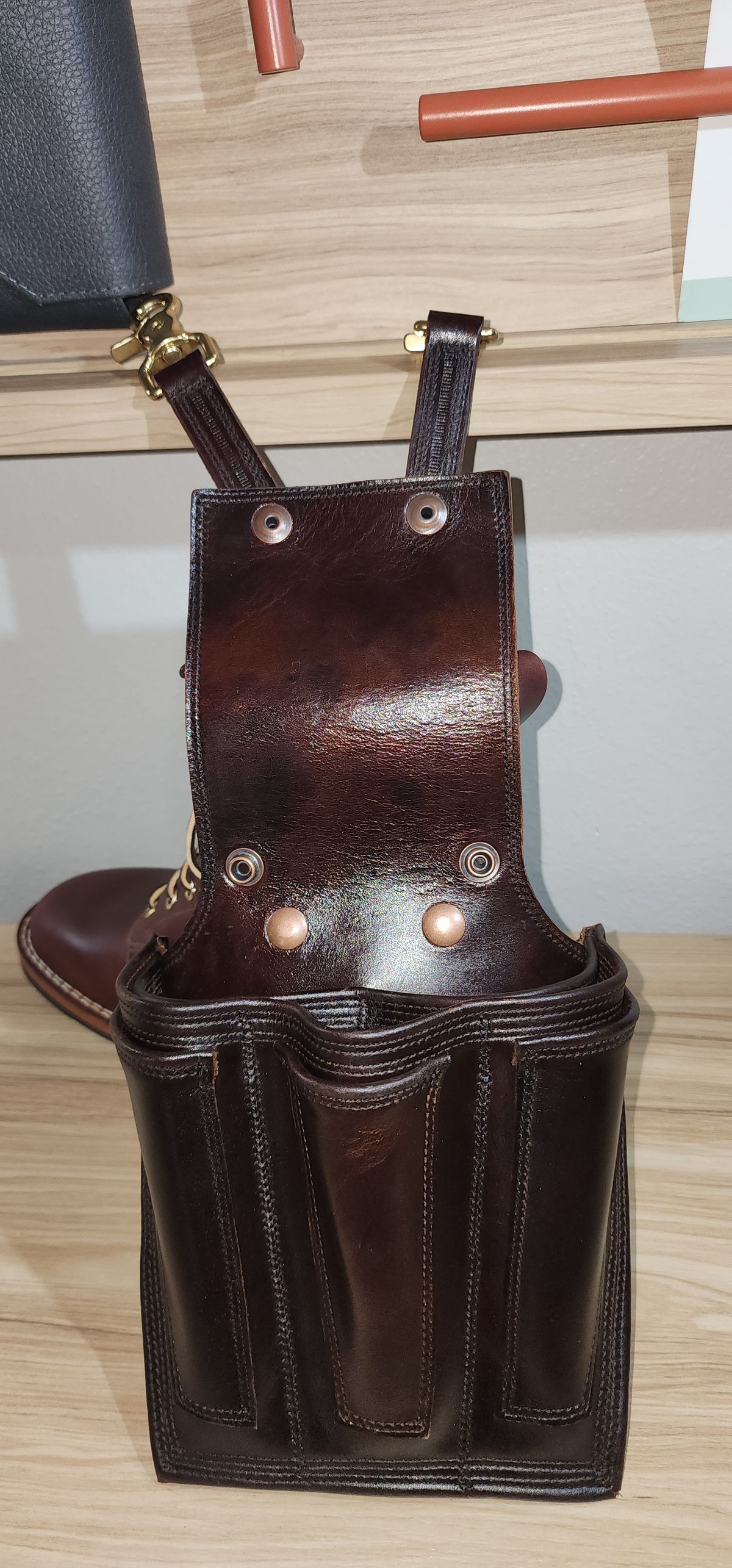 Photo by ProletariatPrince on September 30, 2025 of the Hubble Creek Boots Convertible Tool Pouch V2 in Mahogany Overdyed Utility.