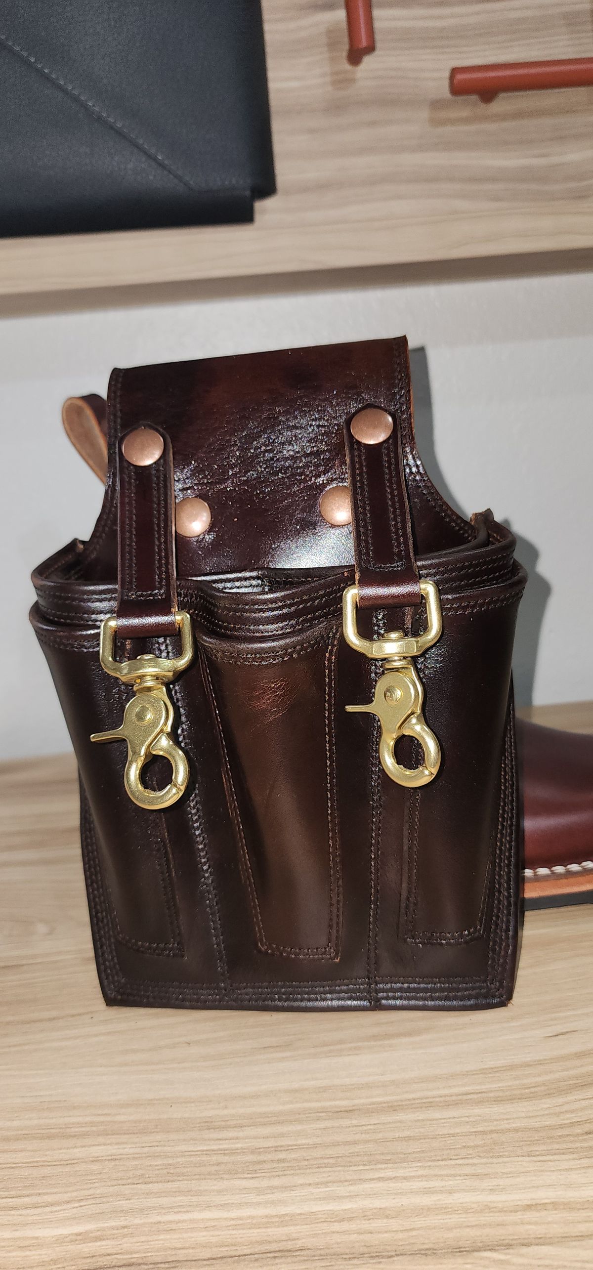 Photo by ProletariatPrince on September 30, 2025 of the Hubble Creek Boots Convertible Tool Pouch V2 in Mahogany Overdyed Utility.