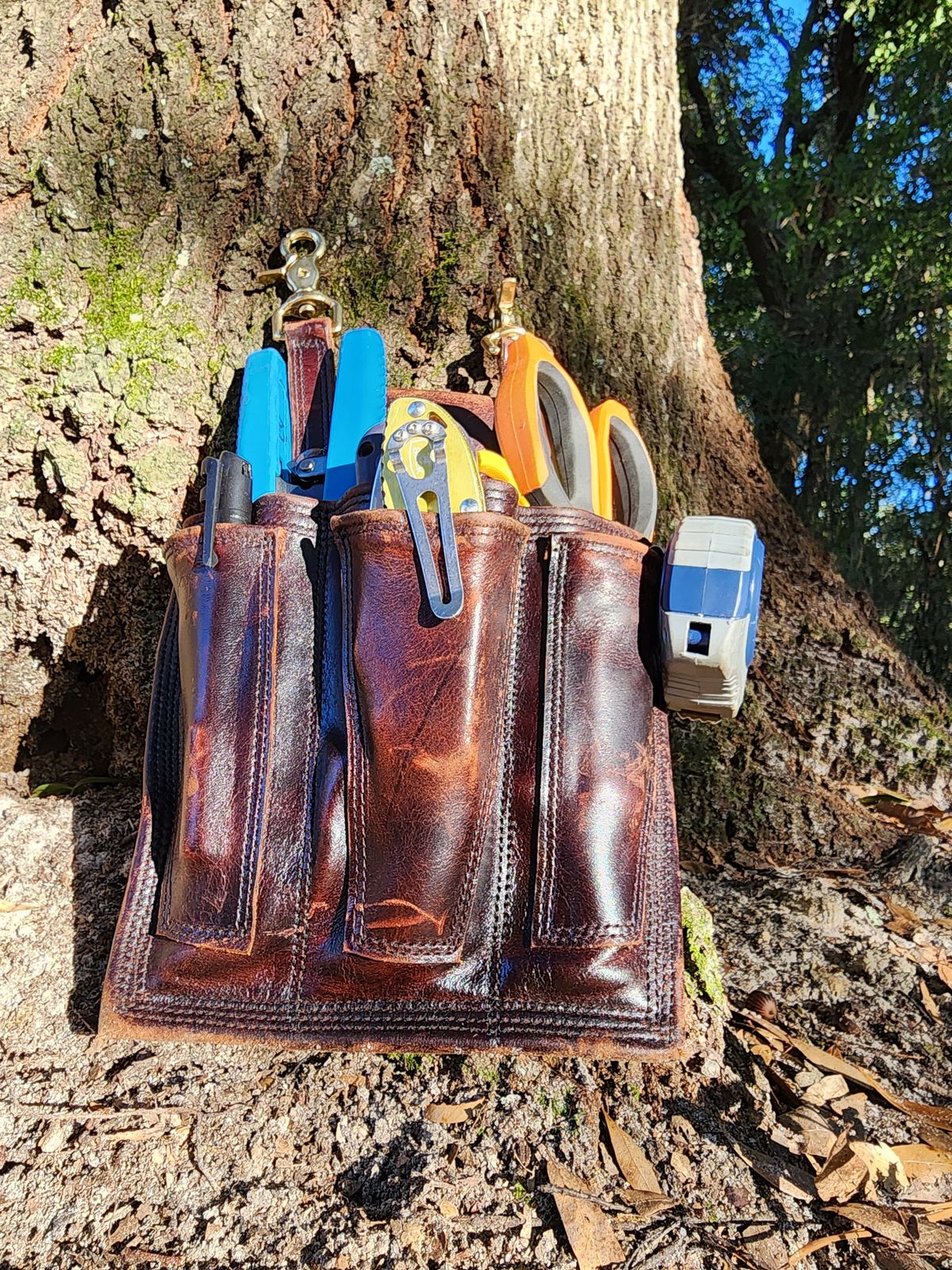 Photo by ProletariatPrince on November 2, 2025 of the Hubble Creek Boots Convertible Tool Pouch V2 in Mahogany Overdyed Utility.