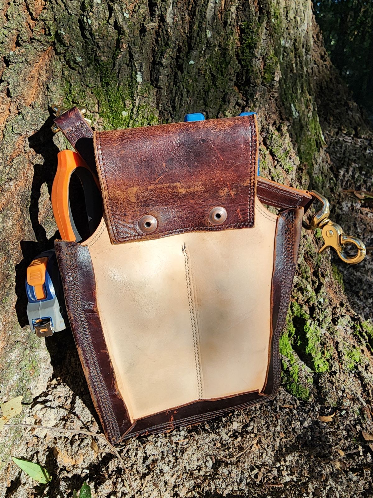 Photo by ProletariatPrince on November 2, 2025 of the Hubble Creek Boots Convertible Tool Pouch V2 in Mahogany Overdyed Utility.