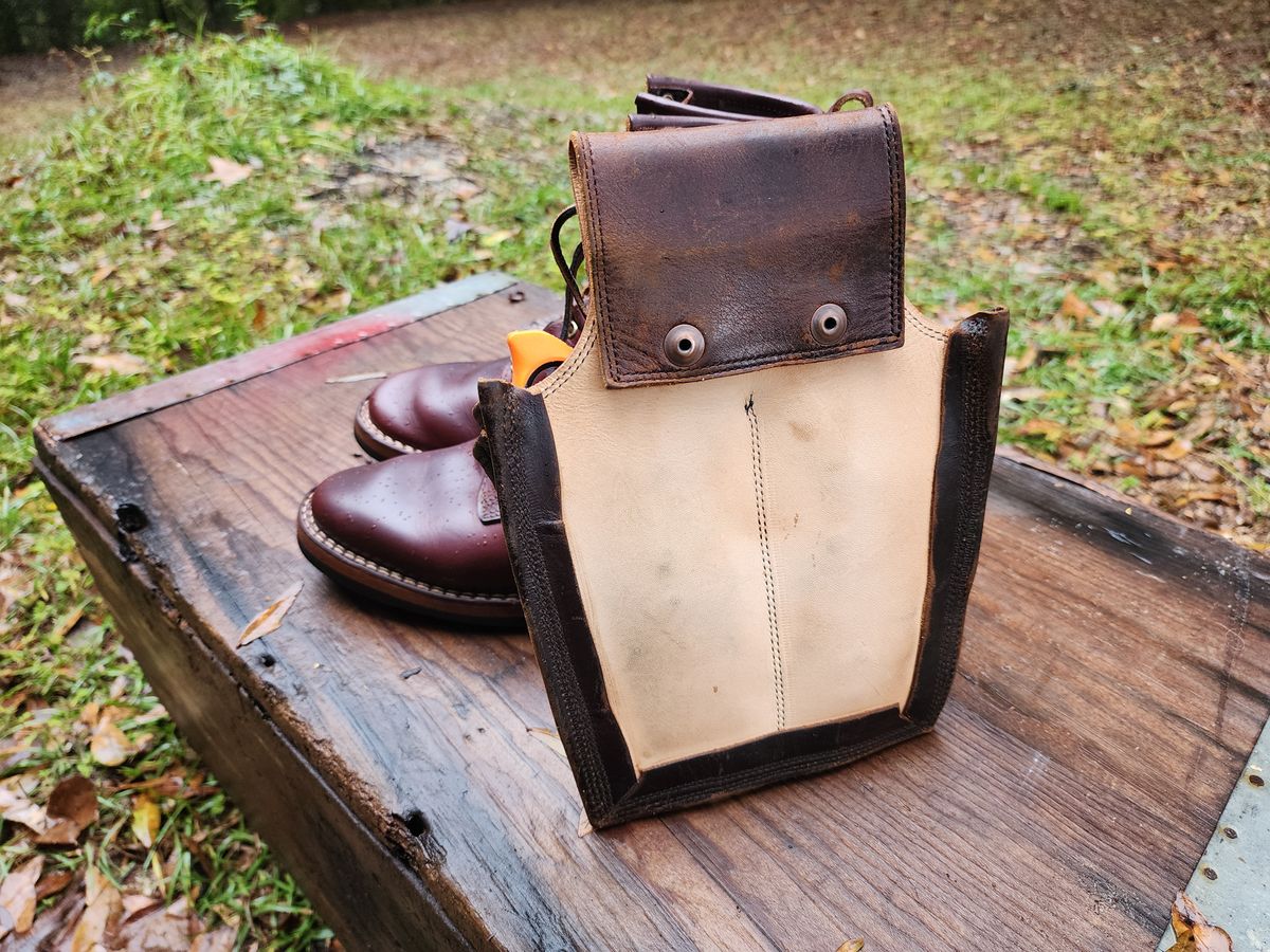 Photo by ProletariatPrince on December 5, 2025 of the Hubble Creek Boots Convertible Tool Pouch V2 in Mahogany Overdyed Utility.