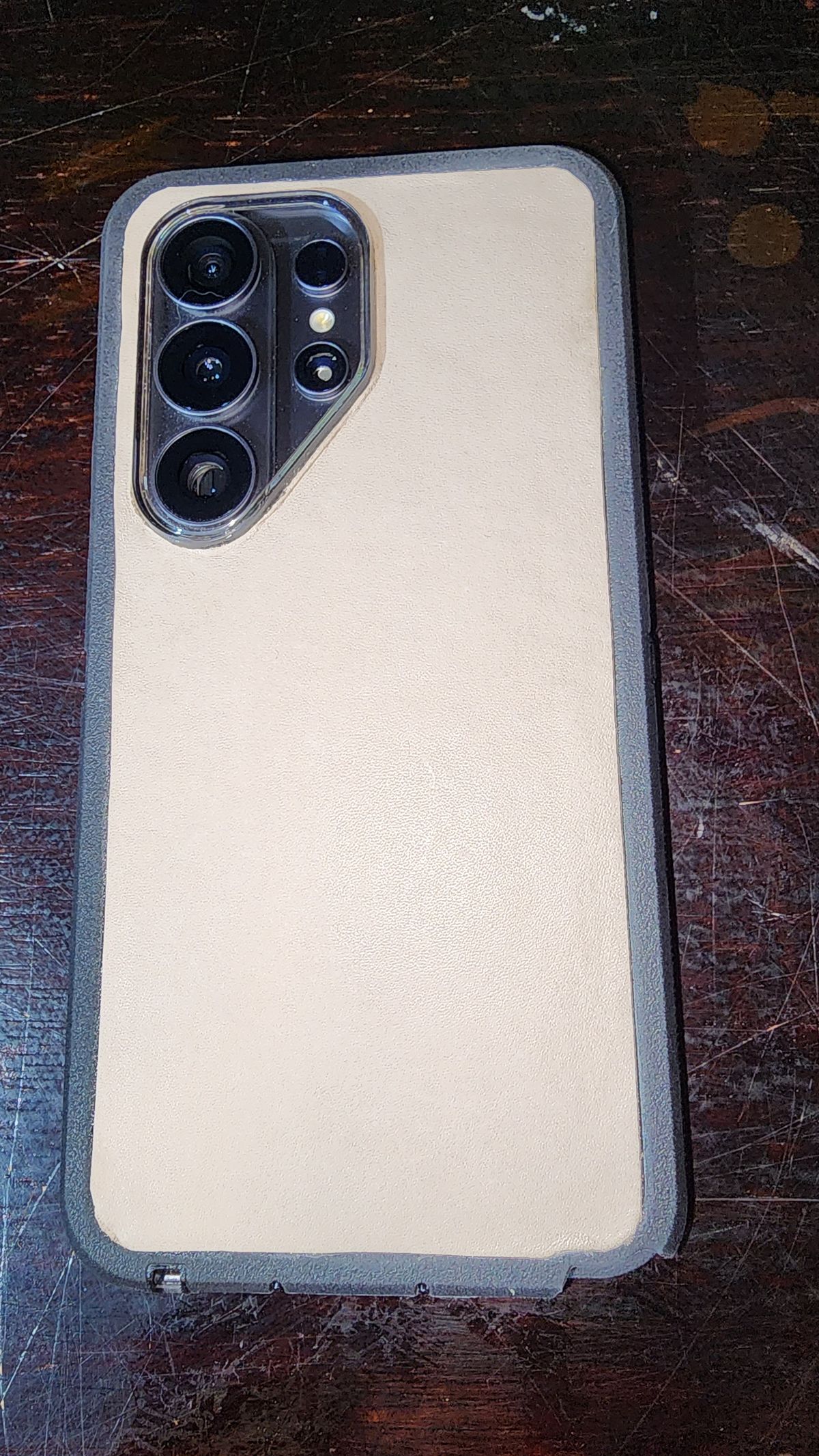 Photo by ProletariatPrince on May 3, 2026 of the Hubble Creek Boots Samsung S26 Ultra Case in Unknown Natural Veg Tan.