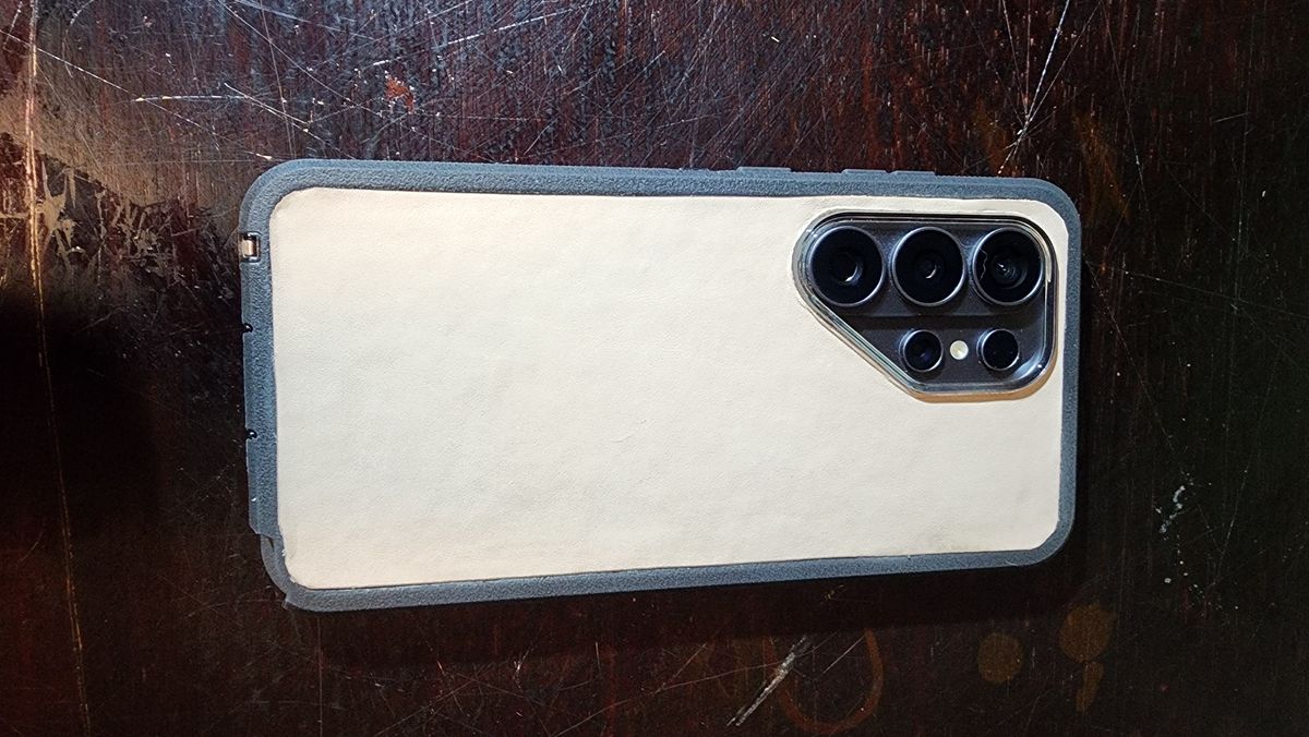 Photo by ProletariatPrince on May 3, 2026 of the Hubble Creek Boots Samsung S26 Ultra Case in Unknown Natural Veg Tan.