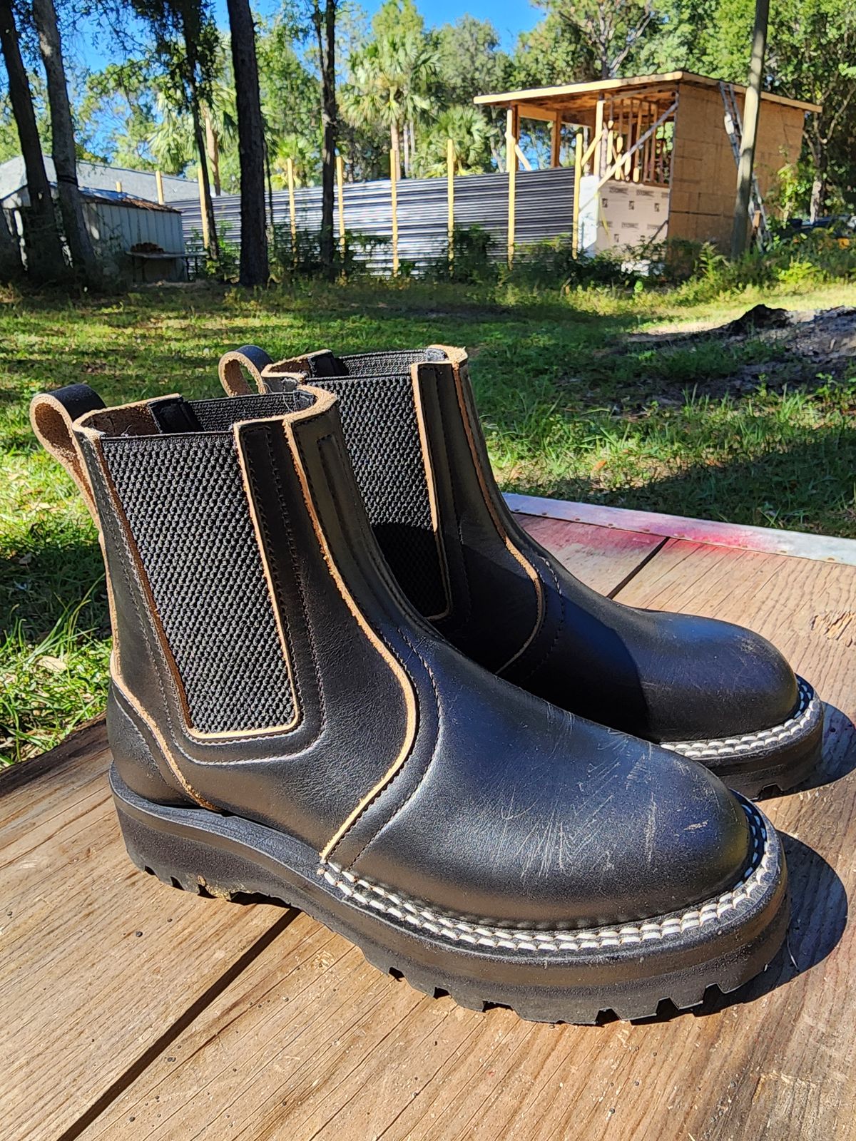 Photo by ProletariatPrince on October 11, 2025 of the Nicks Heritage Chelsea in Horween Black Chromexcel.