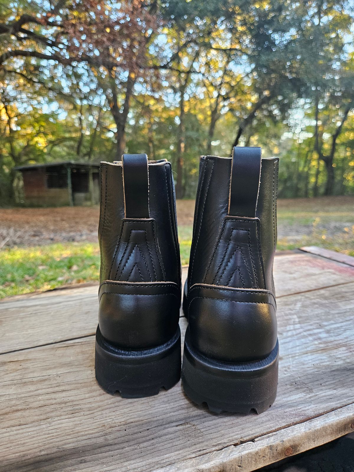 Photo by ProletariatPrince on November 4, 2025 of the Nicks Heritage Chelsea in Horween Black Chromexcel.