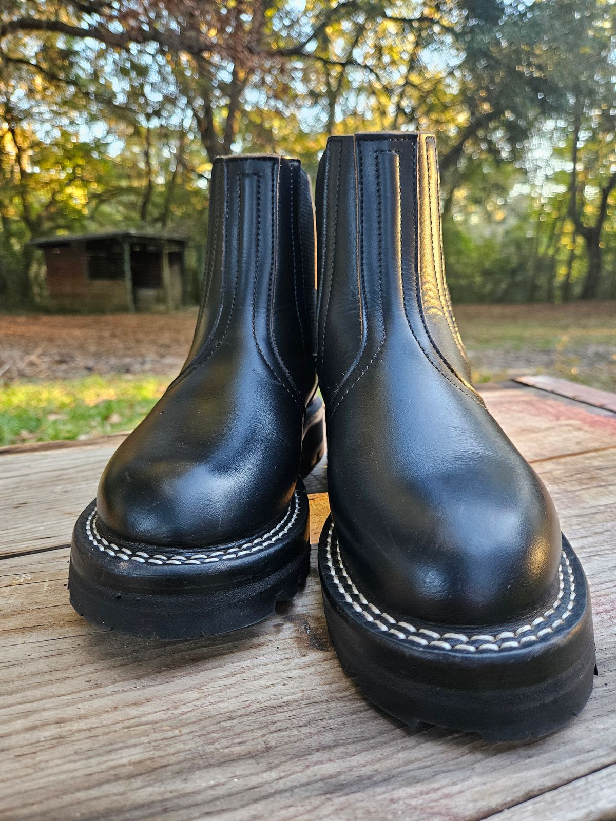 Photo by ProletariatPrince on November 4, 2025 of the Nicks Heritage Chelsea in Horween Black Chromexcel.