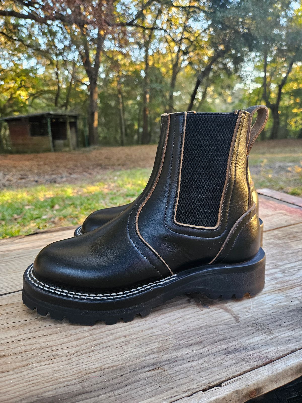 Photo by ProletariatPrince on November 4, 2025 of the Nicks Heritage Chelsea in Horween Black Chromexcel.