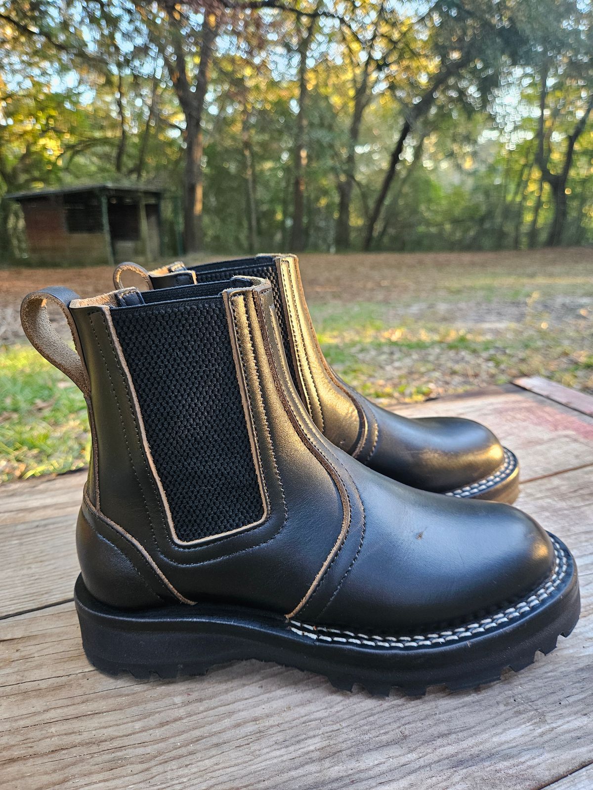 Photo by ProletariatPrince on November 4, 2025 of the Nicks Heritage Chelsea in Horween Black Chromexcel.