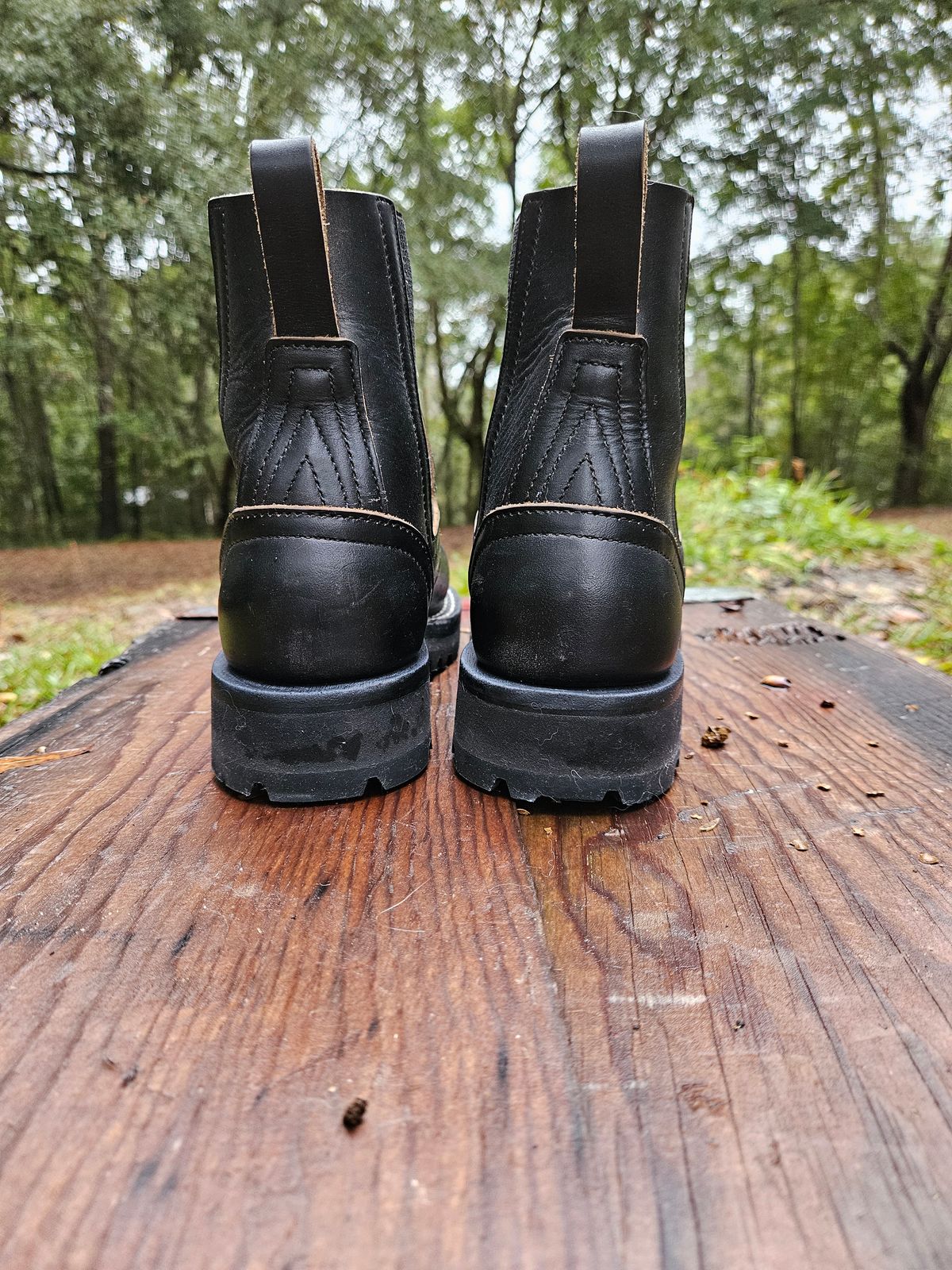 Photo by ProletariatPrince on December 5, 2025 of the Nicks Heritage Chelsea in Horween Black Chromexcel.