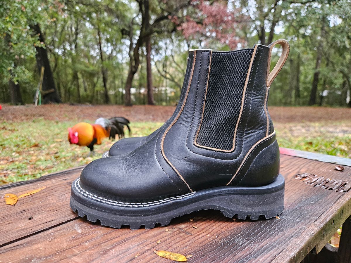 Photo by ProletariatPrince on December 5, 2025 of the Nicks Heritage Chelsea in Horween Black Chromexcel.