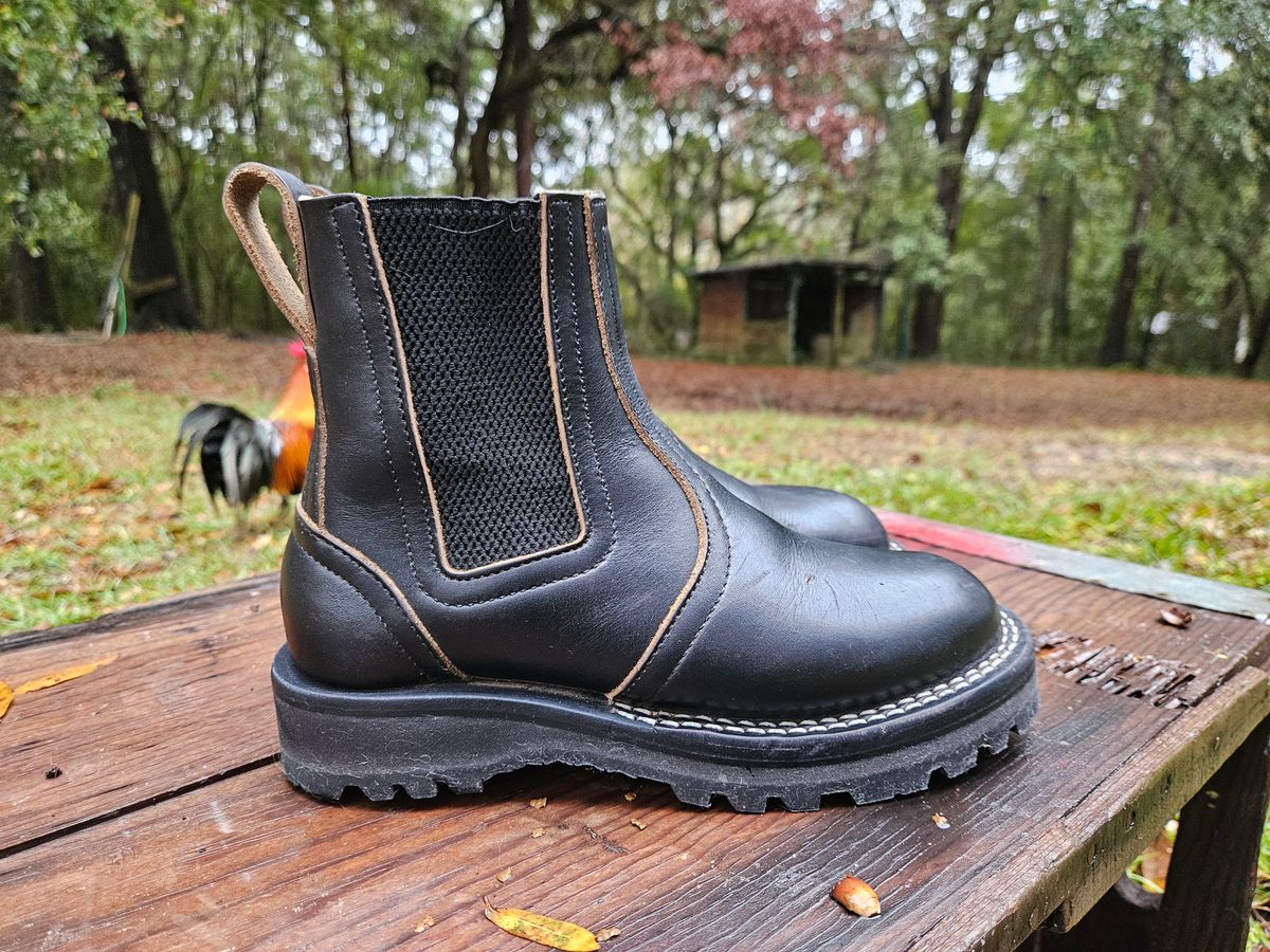 Photo by ProletariatPrince on December 5, 2025 of the Nicks Heritage Chelsea in Horween Black Chromexcel.