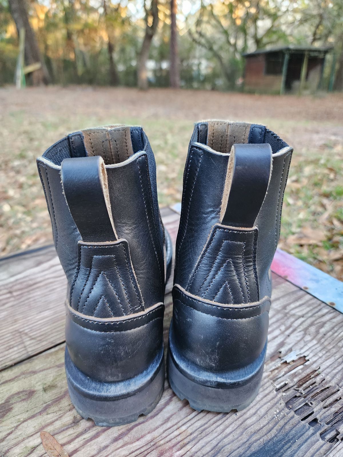 Photo by ProletariatPrince on January 4, 2026 of the Nicks Heritage Chelsea in Horween Black Chromexcel.