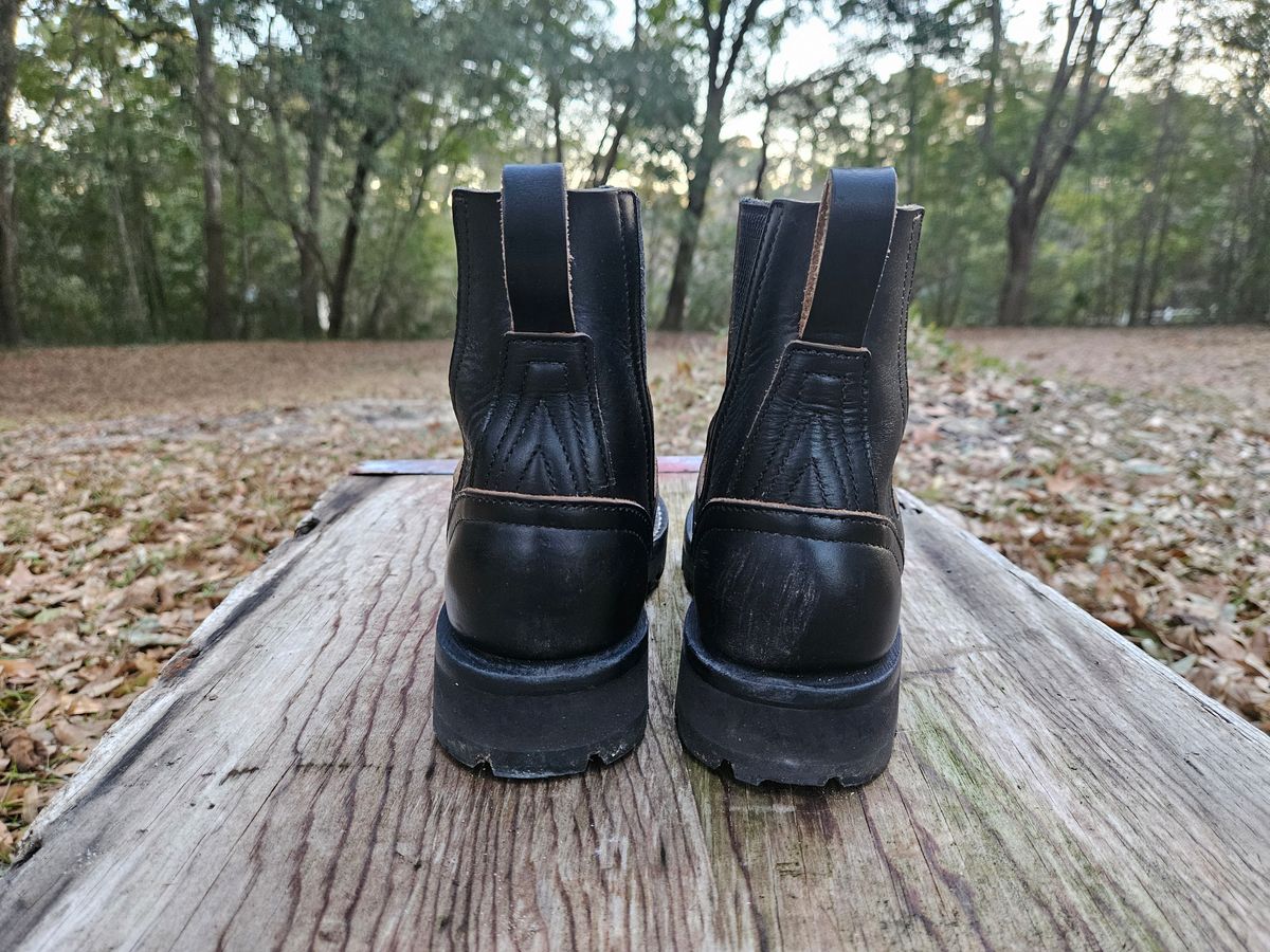 Photo by ProletariatPrince on February 5, 2026 of the Nicks Heritage Chelsea in Horween Black Chromexcel.