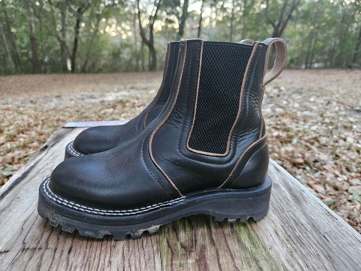 Photo by ProletariatPrince on February 5, 2026 of the Nicks Heritage Chelsea in Horween Black Chromexcel.