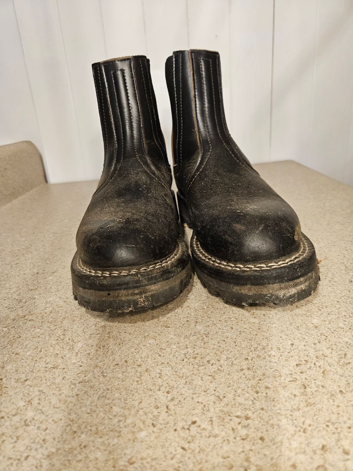 Photo by ProletariatPrince on March 6, 2026 of the Nicks Heritage Chelsea in Horween Black Chromexcel.