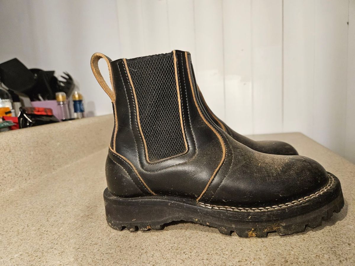 Photo by ProletariatPrince on March 6, 2026 of the Nicks Heritage Chelsea in Horween Black Chromexcel.