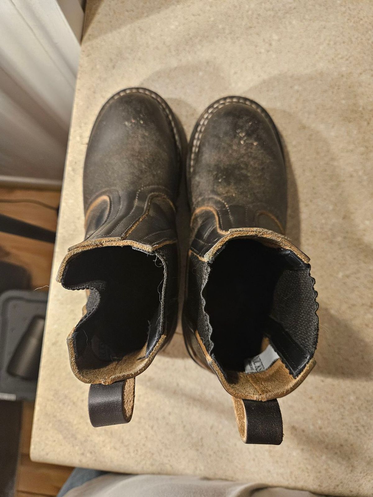 Photo by ProletariatPrince on March 6, 2026 of the Nicks Heritage Chelsea in Horween Black Chromexcel.