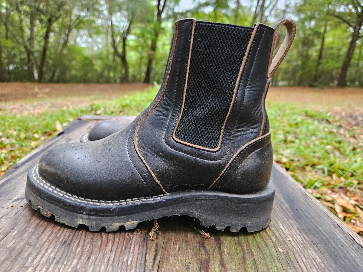 Photo by ProletariatPrince on April 5, 2026 of the Nicks Heritage Chelsea in Horween Black Chromexcel.
