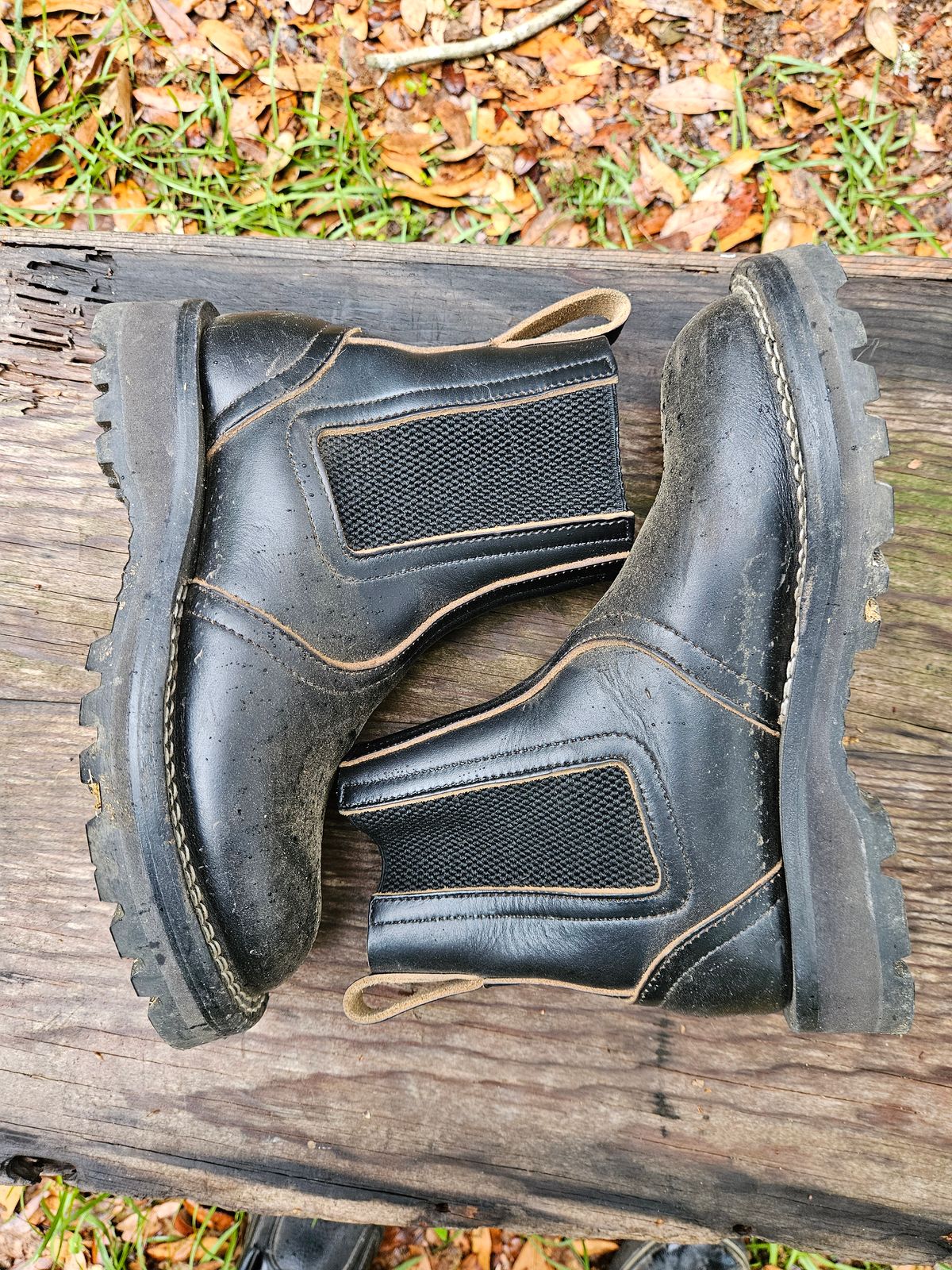 Photo by ProletariatPrince on April 5, 2026 of the Nicks Heritage Chelsea in Horween Black Chromexcel.