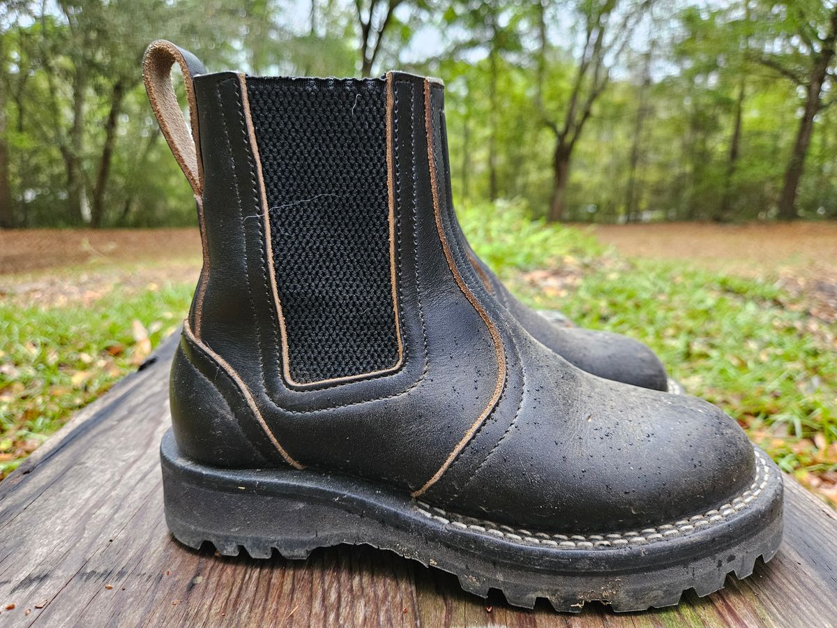 Photo by ProletariatPrince on April 5, 2026 of the Nicks Heritage Chelsea in Horween Black Chromexcel.