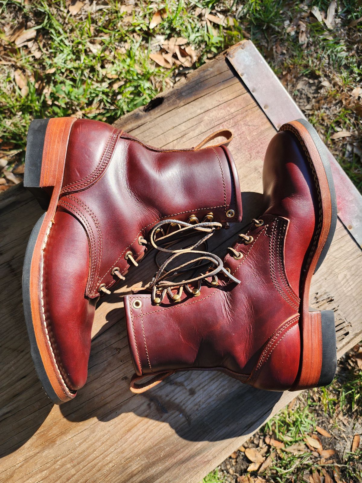 Photo by ProletariatPrince on November 2, 2025 of the Nicks Nicks X Parkhurst V3 in Wickett & Craig Chestnut Oiled Latigo.