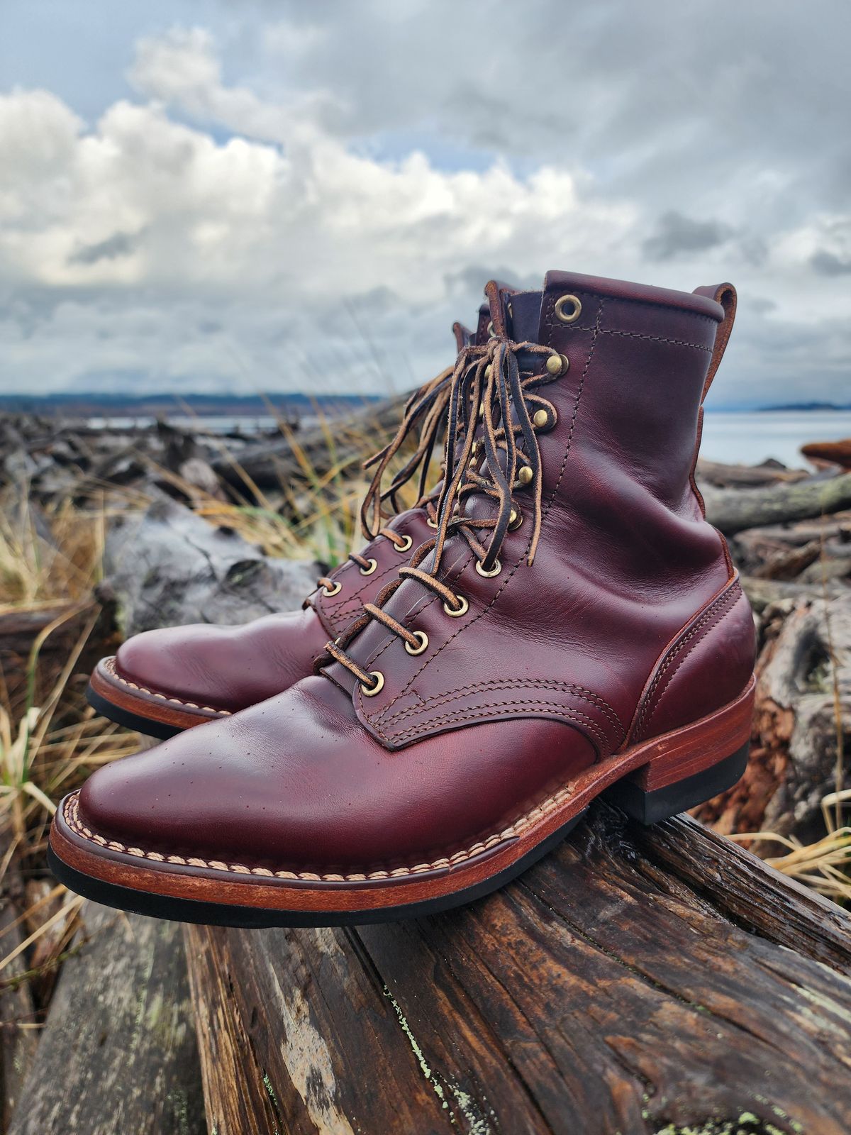 Photo by ProletariatPrince on March 5, 2026 of the Nicks Nicks X Parkhurst V3 in Wickett & Craig Chestnut Oiled Latigo.