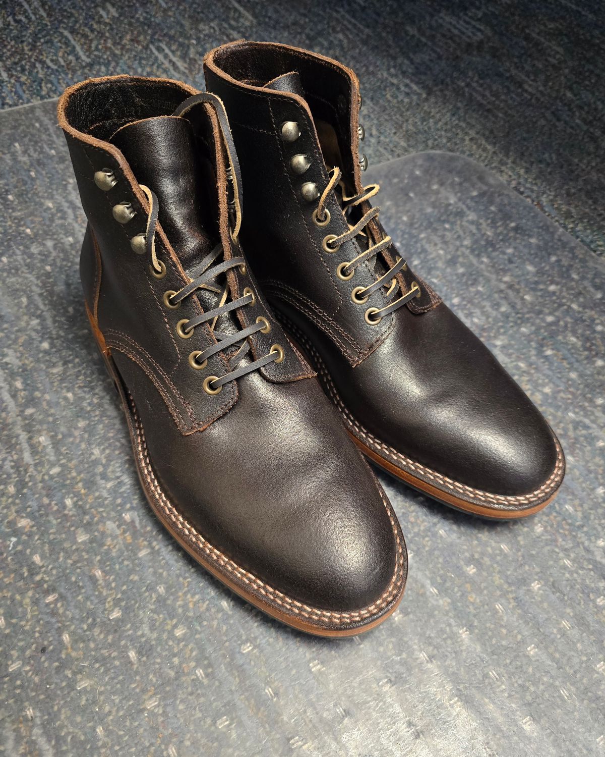 Photo by Albus_Dumblydorr on February 25, 2025 of the Parkhurst The Allen in Horween Java Waxed Flesh.