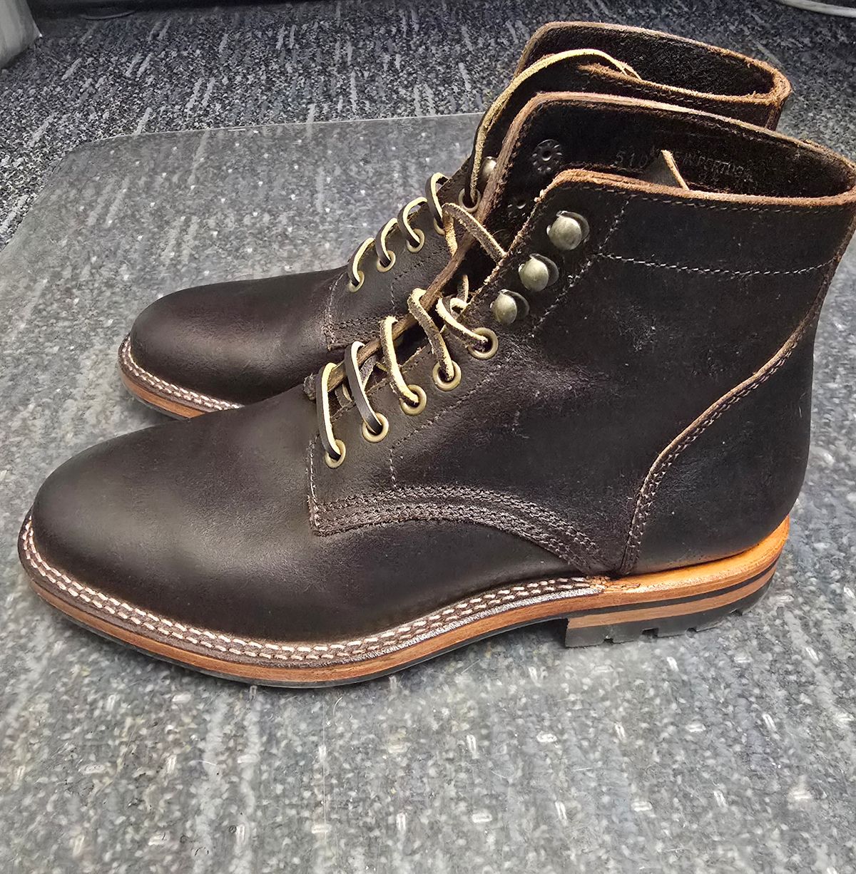 Photo by Albus_Dumblydorr on February 25, 2025 of the Parkhurst The Allen in Horween Java Waxed Flesh.