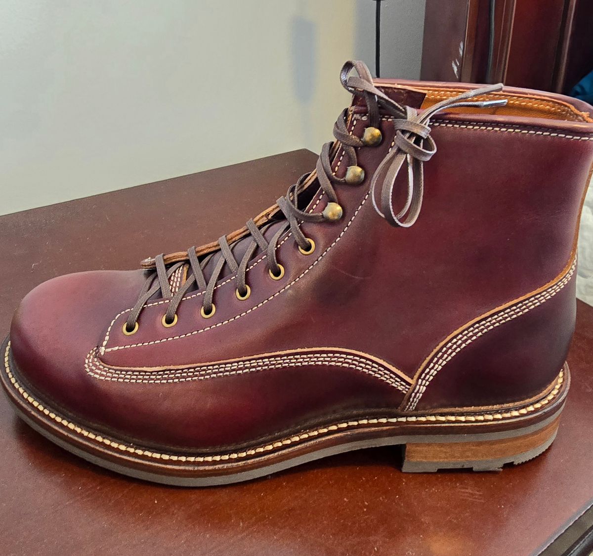 Photo by Albus_Dumblydorr on February 28, 2025 of the Casswell Carver II in Horween Color 8 Chromexcel.