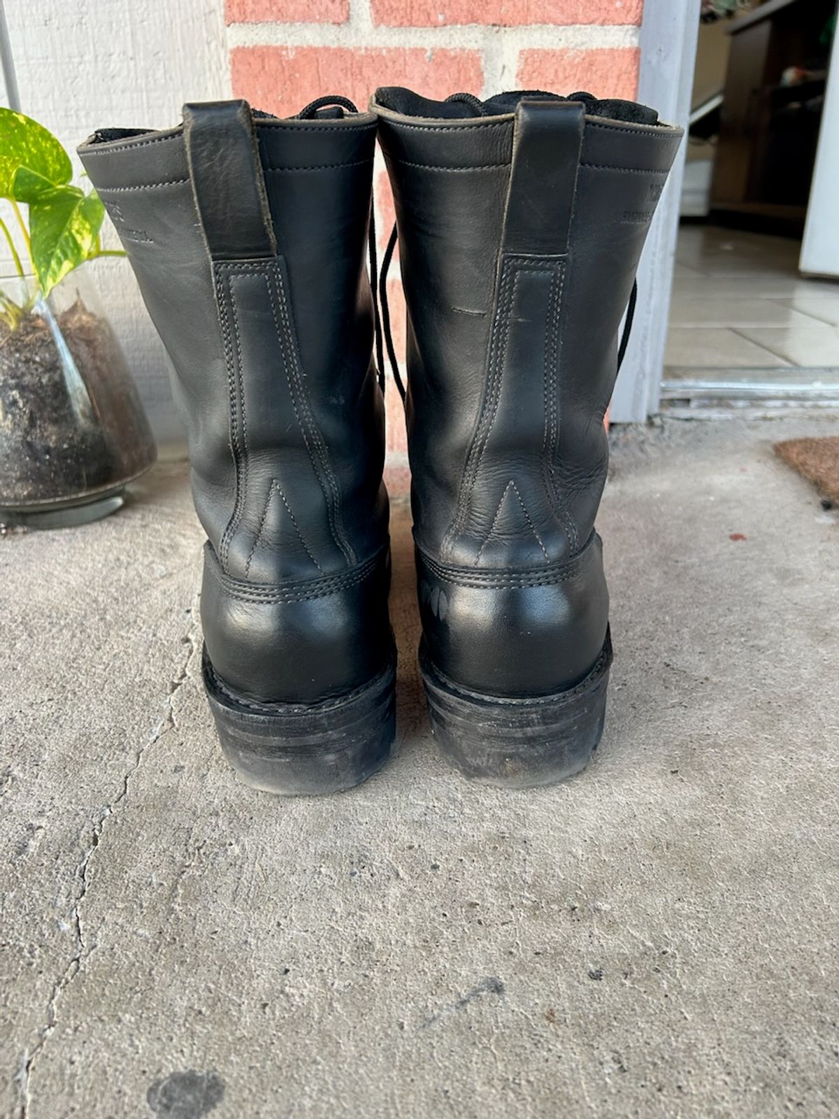 Photo by billyburl on November 5, 2025 of the White's Smokejumper in Seidel Black Oil Tan.