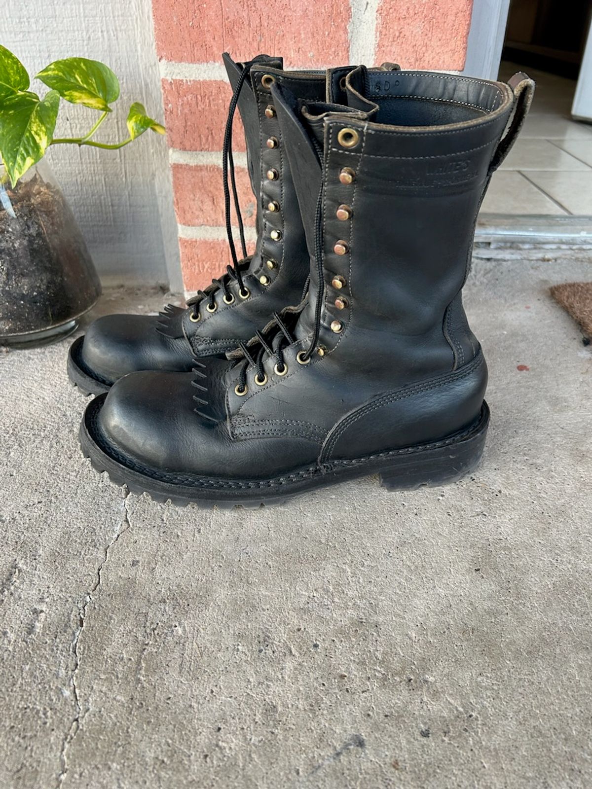 Photo by billyburl on November 5, 2025 of the White's Smokejumper in Seidel Black Oil Tan.