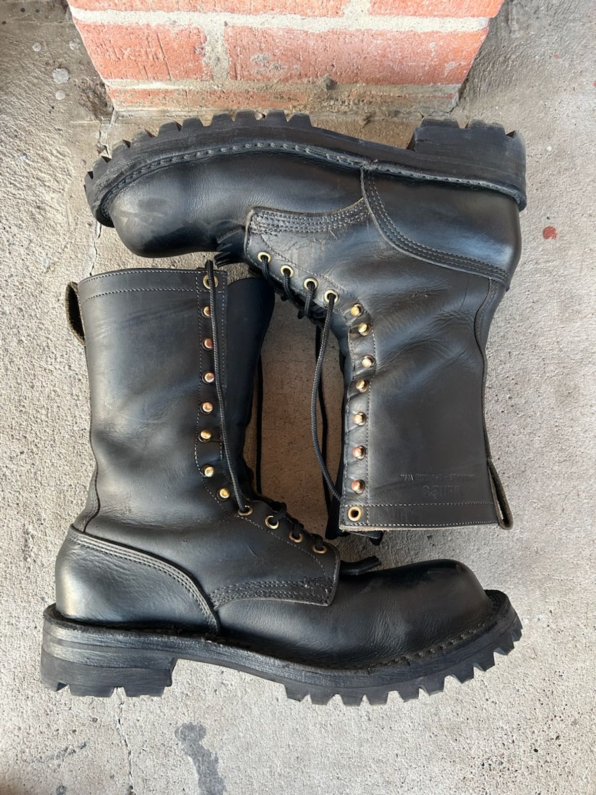 Photo by billyburl on November 5, 2025 of the White's Smokejumper in Seidel Black Oil Tan.