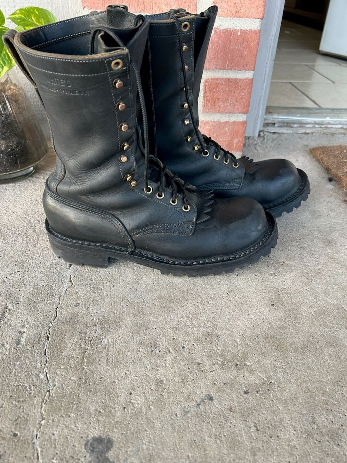 Photo by billyburl on November 5, 2025 of the White's Smokejumper in Seidel Black Oil Tan.