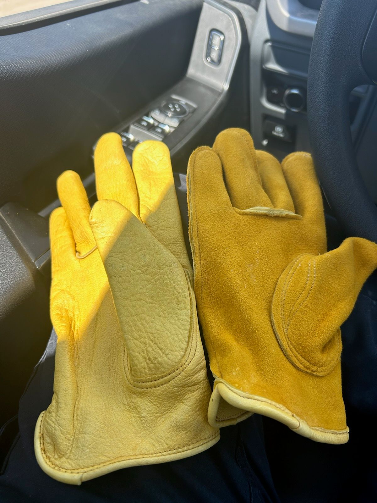 Photo by billyburl on September 30, 2025 of the Firm GRIP Deer Skin Work Gloves in Yellow Deer Skin.