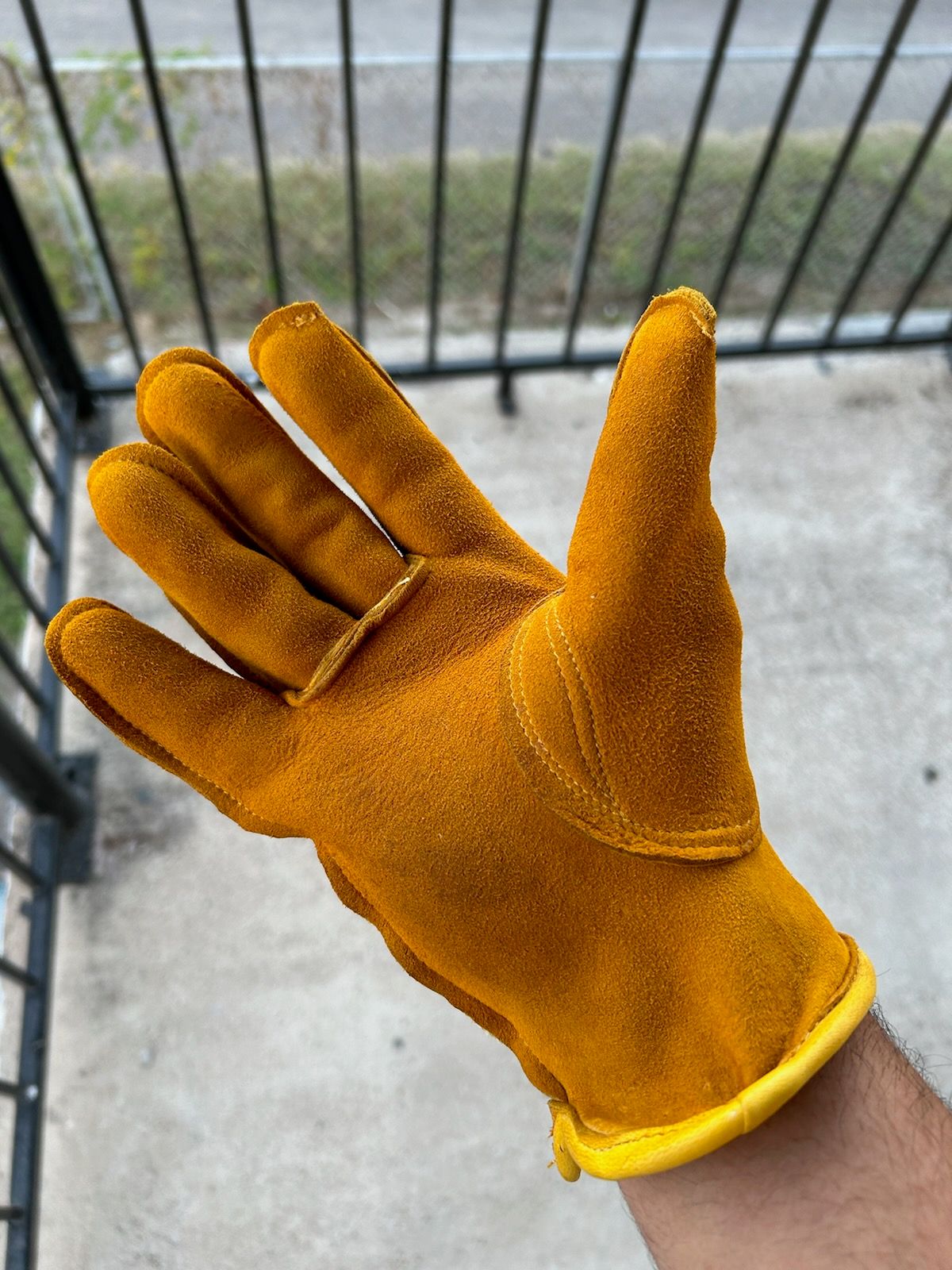 Photo by billyburl on October 1, 2025 of the Firm GRIP Deer Skin Work Gloves in Yellow Deer Skin.