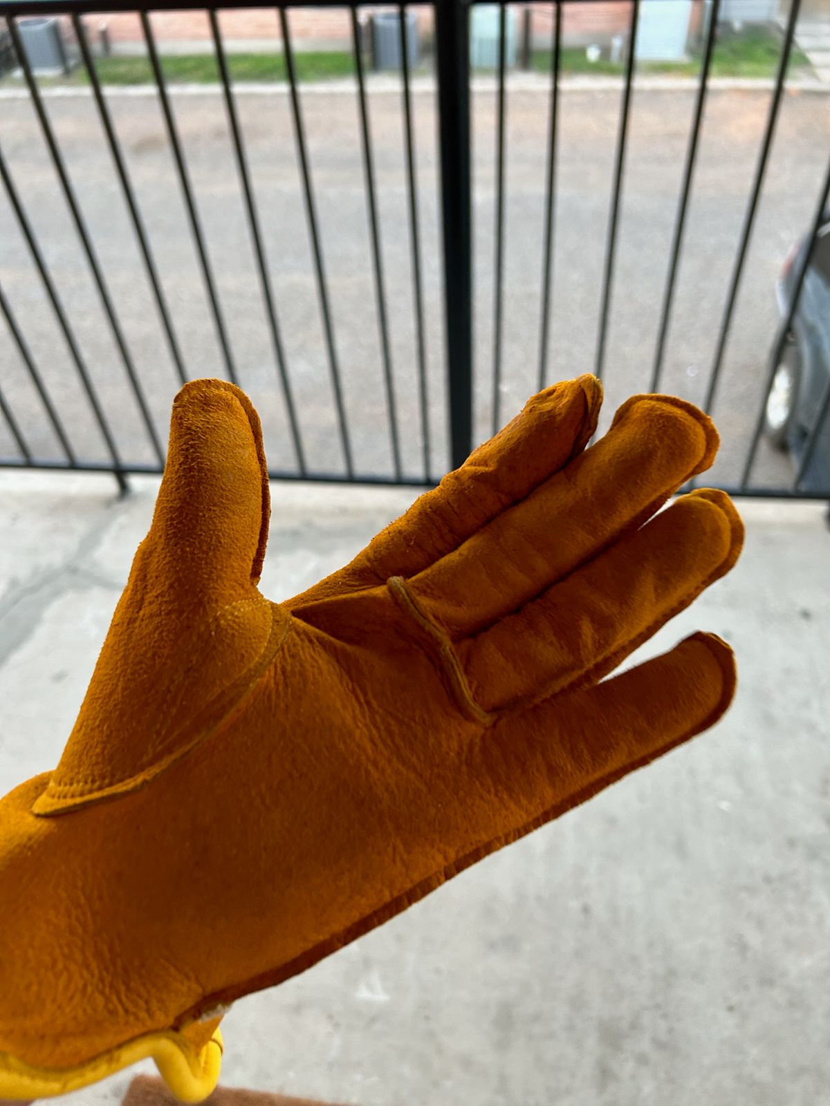 Photo by billyburl on October 1, 2025 of the Firm GRIP Deer Skin Work Gloves in Yellow Deer Skin.
